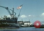 Standbild USS Nevada verlassen drydock nach Reparaturen Pearl Harbor Hawaii USA, 1942, aus Sekunde 18 historischem Filmmaterial Videoclip 65675062939