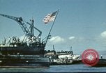Standbild USS Nevada verlassen drydock nach Reparaturen Pearl Harbor Hawaii USA, 1942, aus Sekunde 21 historischem Filmmaterial Videoclip 65675062939