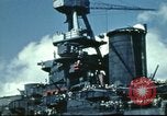 Standbild USS Nevada verlassen drydock nach Reparaturen Pearl Harbor Hawaii USA, 1942, aus Sekunde 62 historischem Filmmaterial Videoclip 65675062939