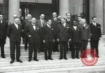 Immagine di American dignitari Parigi Francia, 1957, secondo 41 filmato di repertorio 65675062964