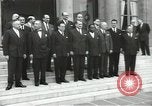 Immagine di American dignitari Parigi Francia, 1957, secondo 50 filmato di repertorio 65675062964