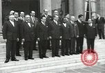 Immagine di American dignitari Parigi Francia, 1957, secondo 53 filmato di repertorio 65675062964