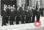 Immagine di American dignitari Parigi Francia, 1957, secondo 56 filmato di repertorio 65675062964