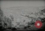 Standbild kleiner Junge zu Fuß und mit Kamelen Amman Transjordan, 1945, aus Sekunde 31 historischem Filmmaterial Videoclip 65675062976