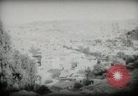 Standbild kleiner Junge zu Fuß und mit Kamelen Amman Transjordan, 1945, aus Sekunde 33 historischem Filmmaterial Videoclip 65675062976