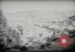 Standbild kleiner Junge zu Fuß und mit Kamelen Amman Transjordan, 1945, aus Sekunde 36 historischem Filmmaterial Videoclip 65675062976