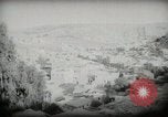 Standbild kleiner Junge zu Fuß und mit Kamelen Amman Transjordan, 1945, aus Sekunde 37 historischem Filmmaterial Videoclip 65675062976