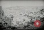 Standbild kleiner Junge zu Fuß und mit Kamelen Amman Transjordan, 1945, aus Sekunde 38 historischem Filmmaterial Videoclip 65675062976