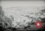 Standbild kleiner Junge zu Fuß und mit Kamelen Amman Transjordan, 1945, aus Sekunde 40 historischem Filmmaterial Videoclip 65675062976