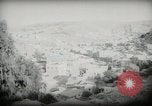 Standbild kleiner Junge zu Fuß und mit Kamelen Amman Transjordan, 1945, aus Sekunde 41 historischem Filmmaterial Videoclip 65675062976