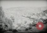 Standbild kleiner Junge zu Fuß und mit Kamelen Amman Transjordan, 1945, aus Sekunde 43 historischem Filmmaterial Videoclip 65675062976