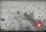 Standbild kleiner Junge zu Fuß und mit Kamelen Amman Transjordan, 1945, aus Sekunde 44 historischem Filmmaterial Videoclip 65675062976