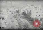 Standbild kleiner Junge zu Fuß und mit Kamelen Amman Transjordan, 1945, aus Sekunde 45 historischem Filmmaterial Videoclip 65675062976