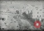 Standbild kleiner Junge zu Fuß und mit Kamelen Amman Transjordan, 1945, aus Sekunde 47 historischem Filmmaterial Videoclip 65675062976