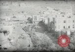 Standbild kleiner Junge zu Fuß und mit Kamelen Amman Transjordan, 1945, aus Sekunde 51 historischem Filmmaterial Videoclip 65675062976