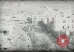 Standbild kleiner Junge zu Fuß und mit Kamelen Amman Transjordan, 1945, aus Sekunde 52 historischem Filmmaterial Videoclip 65675062976