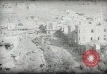 Standbild kleiner Junge zu Fuß und mit Kamelen Amman Transjordan, 1945, aus Sekunde 53 historischem Filmmaterial Videoclip 65675062976