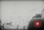 Standbild kleiner Junge zu Fuß und mit Kamelen Amman Transjordan, 1945, aus Sekunde 58 historischem Filmmaterial Videoclip 65675062976