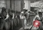 Immagine di L'emiro e funzionari frequentare le preghiere del venerdì Amman Transgiordania, 1945, secondo 4 filmato di repertorio 65675062977