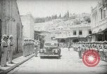 Immagine di L'emiro e funzionari frequentare le preghiere del venerdì Amman Transgiordania, 1945, secondo 10 filmato di repertorio 65675062977