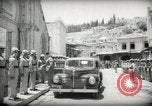 Immagine di L'emiro e funzionari frequentare le preghiere del venerdì Amman Transgiordania, 1945, secondo 16 filmato di repertorio 65675062977