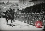 Immagine di L'emiro e funzionari frequentare le preghiere del venerdì Amman Transgiordania, 1945, secondo 35 filmato di repertorio 65675062977