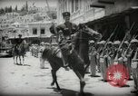 Immagine di L'emiro e funzionari frequentare le preghiere del venerdì Amman Transgiordania, 1945, secondo 36 filmato di repertorio 65675062977