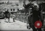 Immagine di L'emiro e funzionari frequentare le preghiere del venerdì Amman Transgiordania, 1945, secondo 37 filmato di repertorio 65675062977