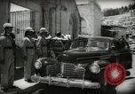 Immagine di L'emiro e funzionari frequentare le preghiere del venerdì Amman Transgiordania, 1945, secondo 49 filmato di repertorio 65675062977