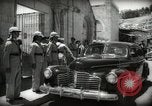 Immagine di L'emiro e funzionari frequentare le preghiere del venerdì Amman Transgiordania, 1945, secondo 52 filmato di repertorio 65675062977