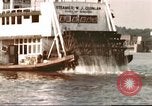 Standbild stern Raddampfer WL Quinlan United States USA, 1942, aus Sekunde 21 historischem Filmmaterial Videoclip 65675062985