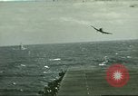 Immagine di US Navy aerei operativi nella battaglia di Midway Oceano Pacifico, 1942, secondo 1 filmato di repertorio 65675063000