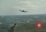 Immagine di US Navy aerei operativi nella battaglia di Midway Oceano Pacifico, 1942, secondo 3 filmato di repertorio 65675063000