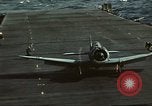 Immagine di US Navy aerei operativi nella battaglia di Midway Oceano Pacifico, 1942, secondo 12 filmato di repertorio 65675063000