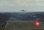 Immagine di US Navy aerei operativi nella battaglia di Midway Oceano Pacifico, 1942, secondo 14 filmato di repertorio 65675063000
