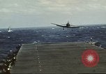 Immagine di US Navy aerei operativi nella battaglia di Midway Oceano Pacifico, 1942, secondo 18 filmato di repertorio 65675063000