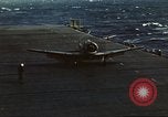 Immagine di US Navy aerei operativi nella battaglia di Midway Oceano Pacifico, 1942, secondo 27 filmato di repertorio 65675063000