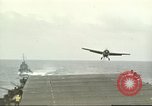 Immagine di US Navy aerei operativi nella battaglia di Midway Oceano Pacifico, 1942, secondo 28 filmato di repertorio 65675063000