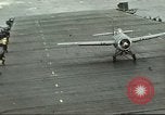 Immagine di US Navy aerei operativi nella battaglia di Midway Oceano Pacifico, 1942, secondo 30 filmato di repertorio 65675063000