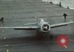 Immagine di US Navy aerei operativi nella battaglia di Midway Oceano Pacifico, 1942, secondo 32 filmato di repertorio 65675063000