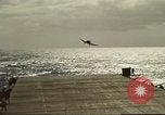 Immagine di US Navy aerei operativi nella battaglia di Midway Oceano Pacifico, 1942, secondo 36 filmato di repertorio 65675063000