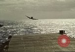 Immagine di US Navy aerei operativi nella battaglia di Midway Oceano Pacifico, 1942, secondo 39 filmato di repertorio 65675063000