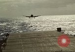 Immagine di US Navy aerei operativi nella battaglia di Midway Oceano Pacifico, 1942, secondo 41 filmato di repertorio 65675063000