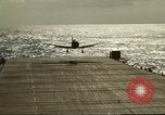 Immagine di US Navy aerei operativi nella battaglia di Midway Oceano Pacifico, 1942, secondo 43 filmato di repertorio 65675063000