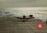 Immagine di US Navy aerei operativi nella battaglia di Midway Oceano Pacifico, 1942, secondo 44 filmato di repertorio 65675063000