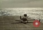 Immagine di US Navy aerei operativi nella battaglia di Midway Oceano Pacifico, 1942, secondo 45 filmato di repertorio 65675063000