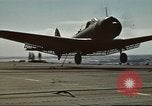 Immagine di US Navy aerei operativi nella battaglia di Midway Oceano Pacifico, 1942, secondo 59 filmato di repertorio 65675063000