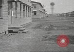 Standbild Baracken für die amerikanischen Soldaten Rekruten Ersten Weltkrieg United States USA, 1917, aus Sekunde 11 historischem Filmmaterial Videoclip 65675063007