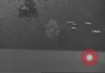 Standbild Bombardierung von Ballale Insel Ballale Salomonen, 1943, aus Sekunde 15 historischem Filmmaterial Videoclip 65675063012