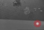 Standbild Bombardierung von Ballale Insel Ballale Salomonen, 1943, aus Sekunde 16 historischem Filmmaterial Videoclip 65675063012